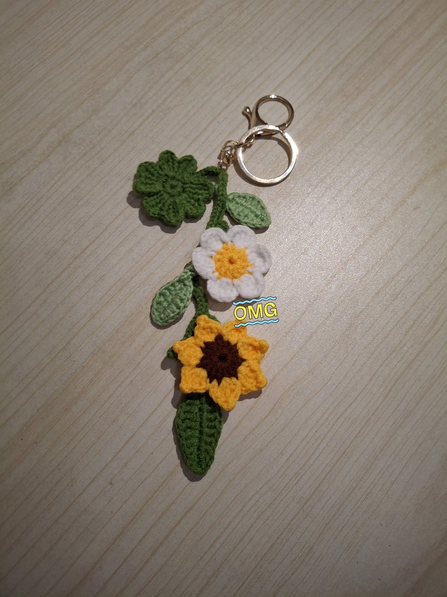 Halo, temen2 yang mau custom keychain/ bagcharm karakter favorit, bisa DM ya 😊
Handmade dari benang ramah lingkungan ya guis 😍