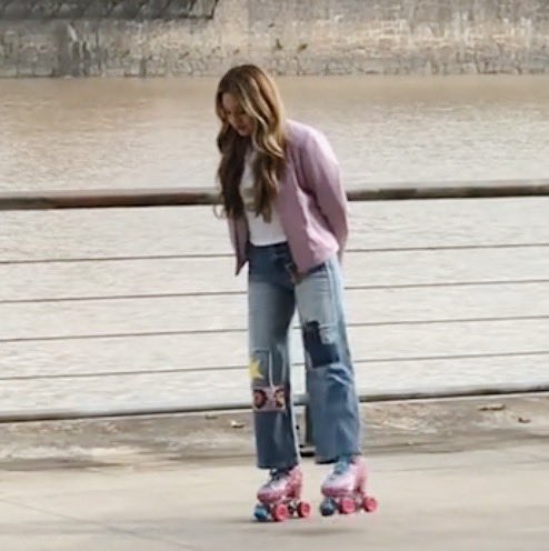 SE BUSCAN
ultima vez vistos: ayer
BUSQUEDA DE URGENCIA
causa: fans migajeras que solo viven a base de fotos pixeleadas