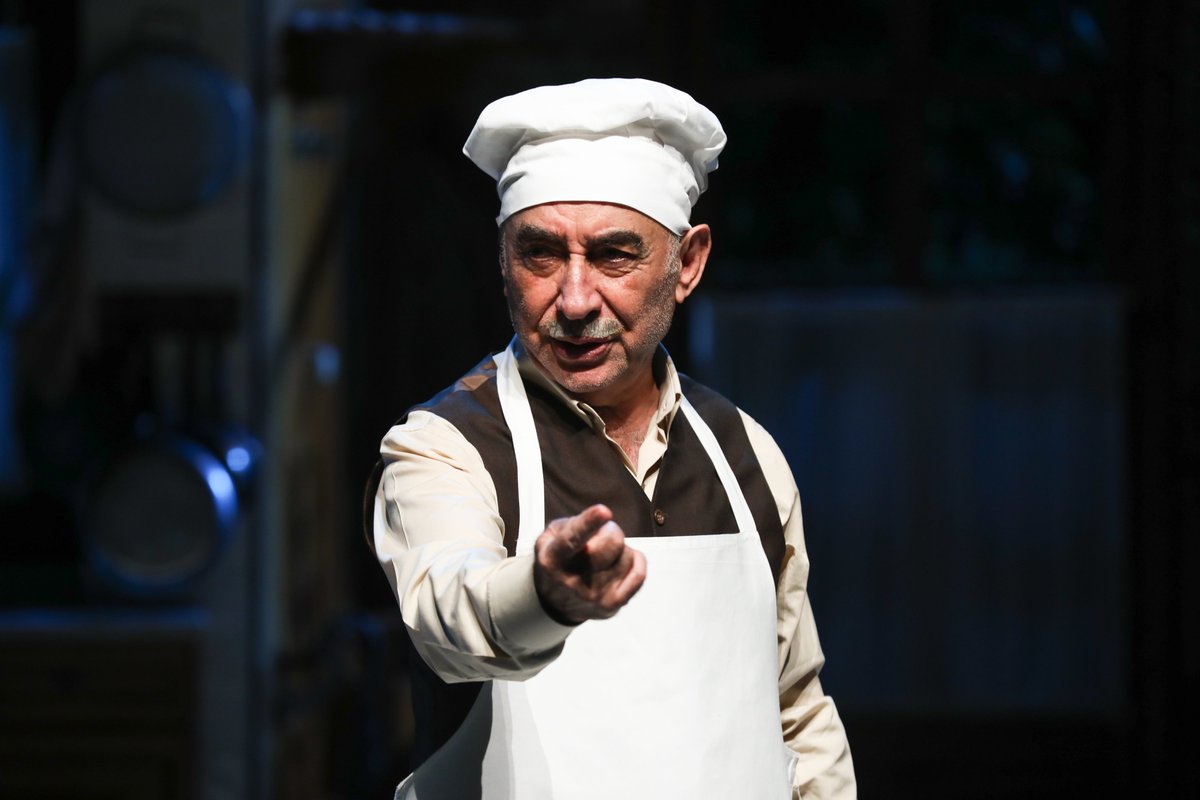 Usta oyuncu Şener Şen’i yıllar sonra tekrar tiyatro sahnesine döndüren DasDas’ın “Zengin Mutfağı” oyunu 10 Haziran akşamı Cemil Topuzlu Harbiye Açıkhava Tiyatrosu’nda son kez tiyatroseverlerle buluşacak. <a href="/dasdasistanbul/">DasDas</a>

tinyurl.com/yfs6cwtd