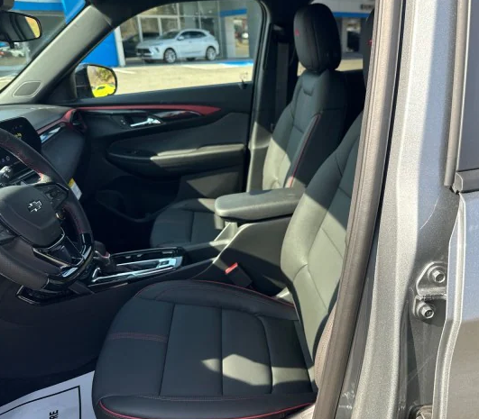 Turn heads in this 2025 Chevrolet #Trailblazer RS - now available at Harvey’s GM! This compact SUV is built for drivers who crave style and agility. Packed with tech, comfort, and efficiency, it’s the perfect ride for city streets or weekend escapes. bit.ly/3Hkd1D5