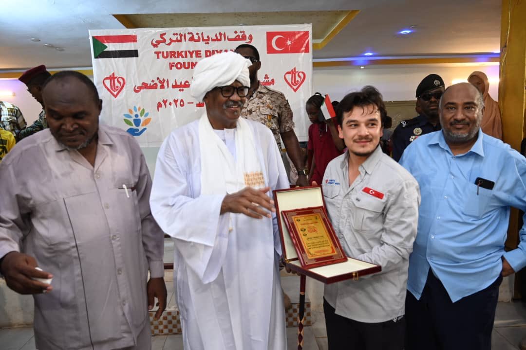 والي القضارف يدشن مشروع كساء فرحة عيد الأضحى المبارك المنفذ بواسطة منظمة وقف الديانة التركي  suna-sd.net/posts/oal-alkd…

#سونا #السودان