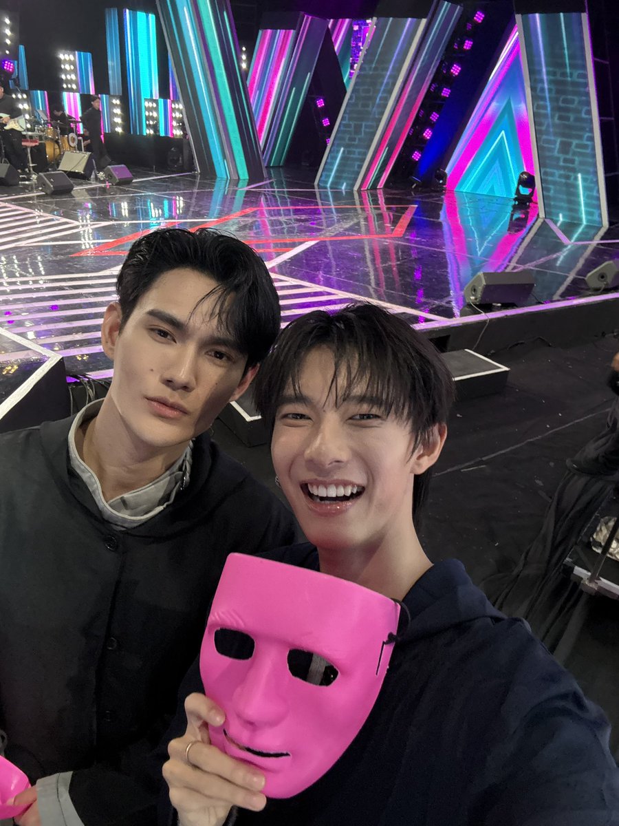 ppoohkt's tweet photo. Behind the wall🤭
#TheWallSongxPoohPavel
#ร้องข้ามกำแพง https://t.co/y3OFPa2fbQ