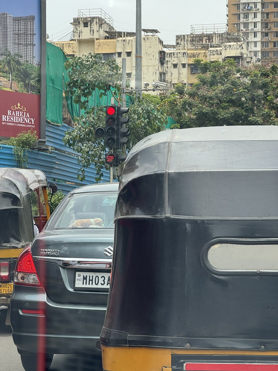 aniruddhadutta's tweet image. .@MTPHereToHelp Day2: No action taken yet. This signal near Nagri Niwara Parishad crossing in Dindoshi needs immediate attention. Unnecessary traffic jam gets created due to the countdown timer setup incorrectly
.@MumbaiPolice .@mashrujeet .@RoadsOfMumbai .@MirchiJeeturaaj j