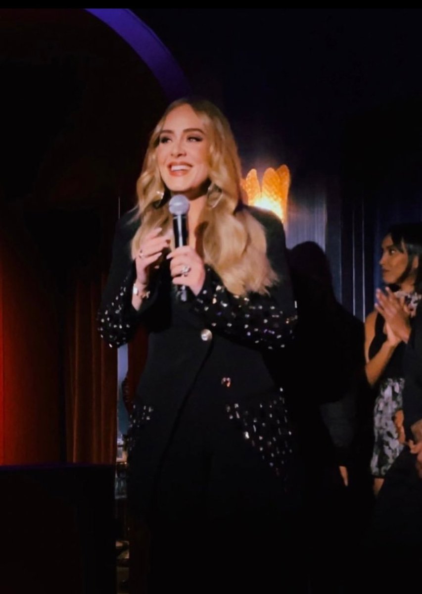 Adelettes2's tweet image. Happy Thursday! 😊  We sure do miss you @Adele ❤️