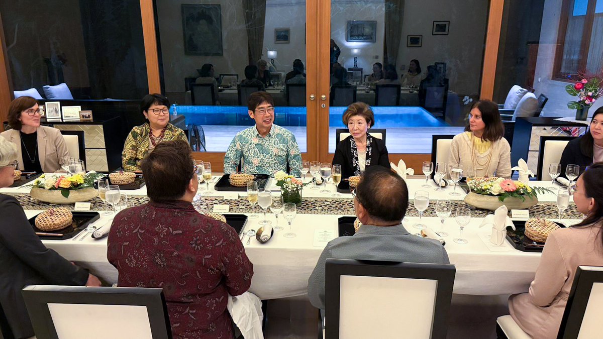 amb_japan_asean's tweet photo. Women's active role is essential for peacebuilding. On the occasion of @ERIAOrg's Prof. Yamanaka's visit to #Jakarta, I invited friends from @ASEAN HQ/SEC, #AIPR, ERIA, @UNWomenid, and @CanadaASEAN to my residence🏡 to exchange views on advancing the Women, Peace and Security (#WPS) agenda in #ASEAN.