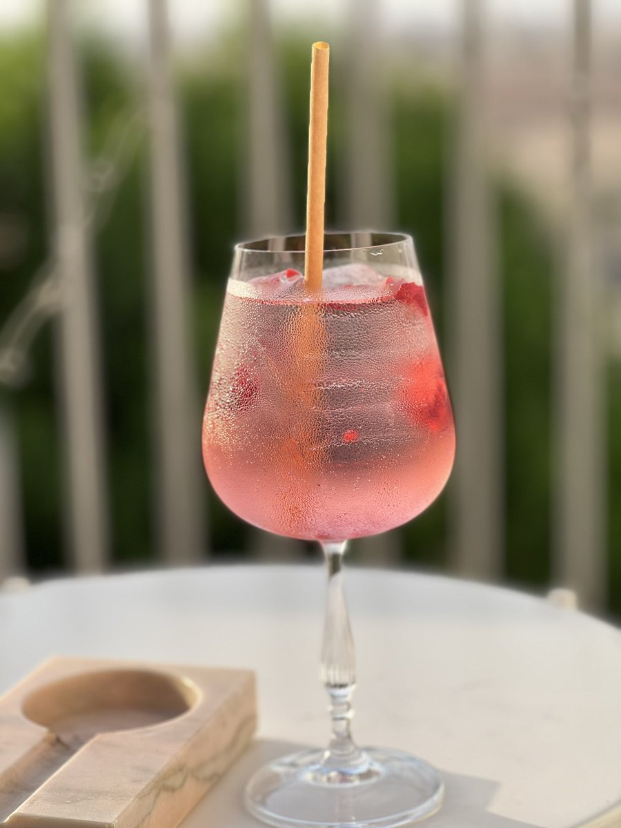 tssorcinelli's tweet photo. I drink - You drink - We drink 🍸 must be 5 o’clock somewhere #holidaymood #weruletheworld https://t.co/ZOXfSmla8Q