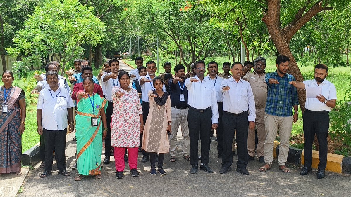 All employees took a pledge in connection with World environment day at Salem Airport (05/06/2025).
<a href="/AAI_Official/">Airports Authority of India</a>
<a href="/MoCA_GoI/">MoCA_GoI</a> 
<a href="/AAIRHQSR/">Regional Executive Director AAI Southern Region</a>