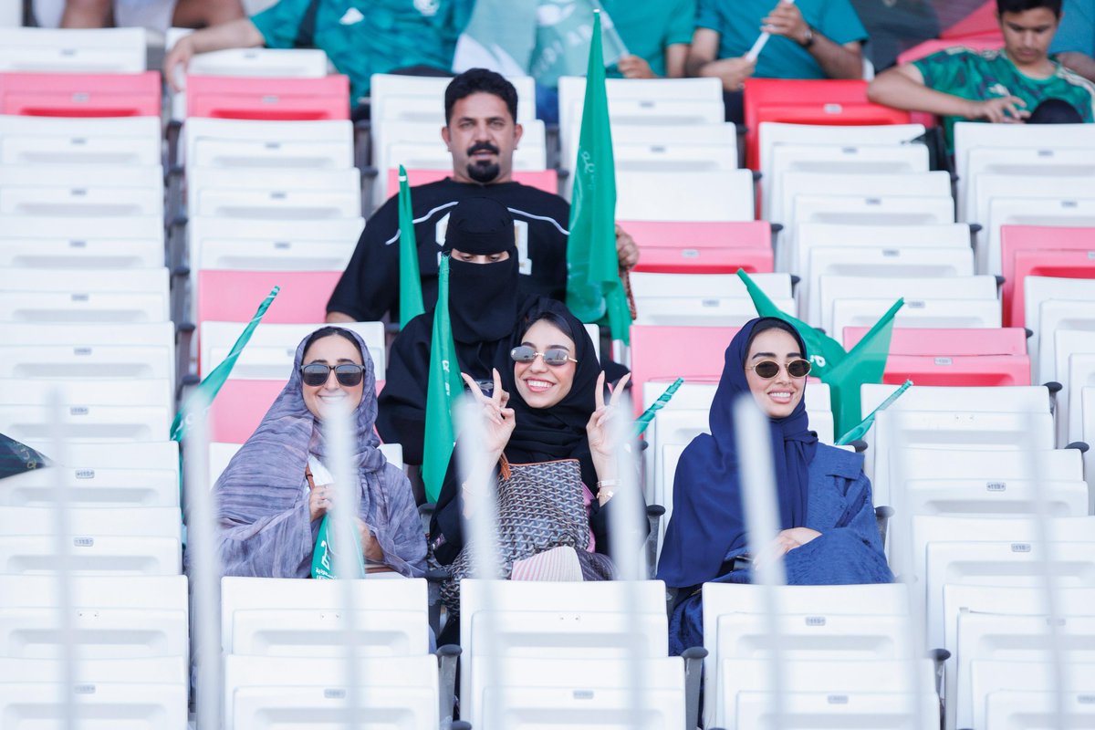 الفنانة #زينه_عماد تدعم المنتخب من مدرجات إستاد البحرين الوطني 📸

@jamalShamer

#الميدان |#البحرين_السعودية
#تصفيات_كأس_العالم2026
#AsianQualifiers