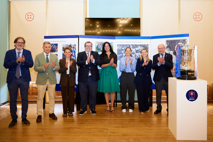 🏆¡La Copa de SM La Reina ya brilla en #Huesca! 🙂 Ven a verla al Casino oscense hasta este viernes, 6 de junio

⚽ La Fan Zone de la plaza San Antonio ofrecerá música, retos, concursos y muchos juegos este 6 y 7 de junio de 11 a 20h

#copadelareinaiberdrola #FutFemRFEF