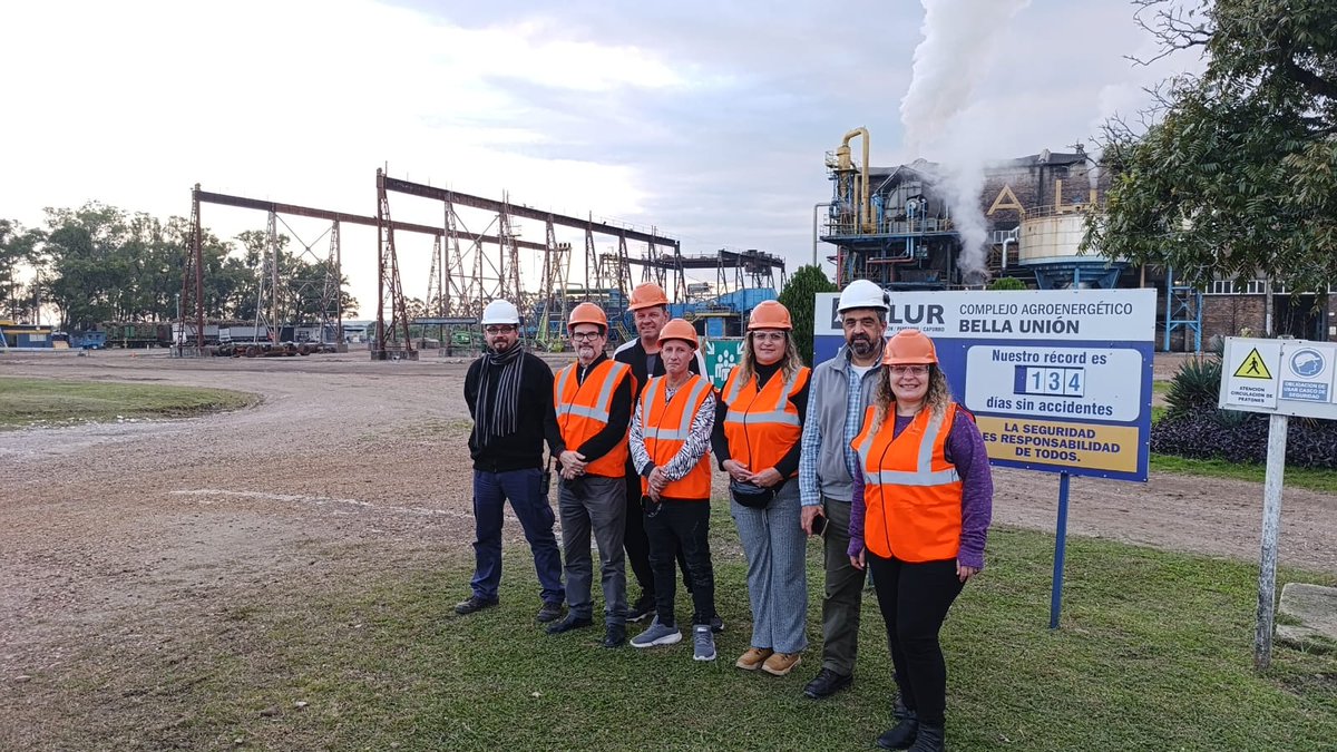 csiuruguay's tweet photo. Continuamos gira por Bella Unión y Paysandú. Nos reunimos con trabajadores y recorrimos planta de Alur.
@PITCNT1 @DaniloDardano1 @UntmraCom @canal10uruguay @TelenocheUy @canal5uruguay @TelemundoUY @ladiaria @elpaisuy @ObservadorUY https://t.co/MUNdiote9P