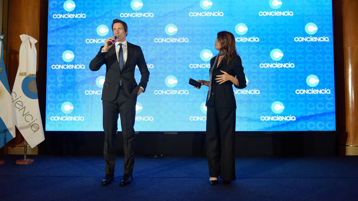 Anoche en #Multiplicar2025, cena anual de @asoconciencia
Organización que hace +40
años impulsa programas para mejorar el acceso a la educación y al primer empleo. Gracias.

"La crisis educativa se resuelve con líderes audaces"

#Educación #Conciencia #CompromisoSocial