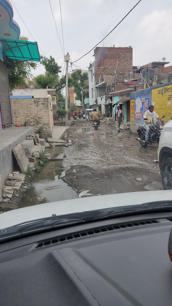 vikbiot11's tweet photo. @CMOfficeUP @myogiadityanath @AdminLKO @LucknowNagar 
SGPGI के नजदीक एकता नगर  के सड़क की हालत| सड़क की स्थिति एक साल के अंदर दयनीय हो जाती है | https://t.co/EJSniHe60C