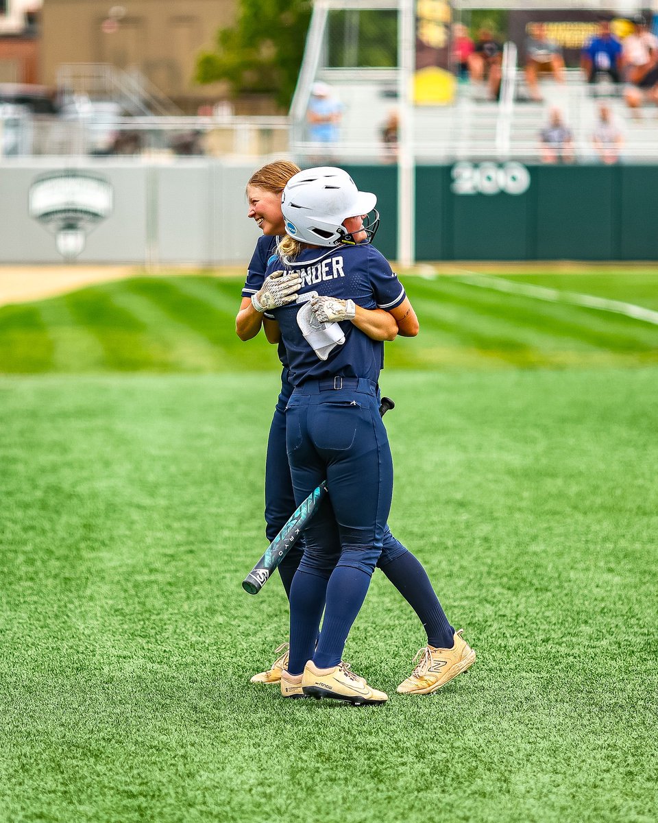 NCAADIII's tweet image. ALL SMILES ๐ because weโre playing softball today!
Game 2๏ธโฃ of the championship series between @vwu_marlins and @trineathletics starts at 12 PM ET.
#WhyD3 | #D3SB