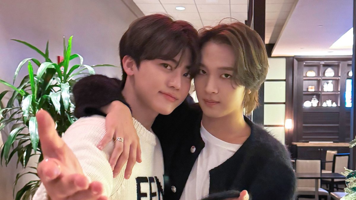 happiest birthday to haechan, who always lights up the mood for dreamies &amp; makes sure everyone's happy 🥹💗

wishing you a year of full of love and happiness. stay healthy &amp; keep shining ✨ we love you 🐰🧡🐻

#찬란하게_빛날_해찬이의_스물여섯
#25SunKissesForHAECHAN