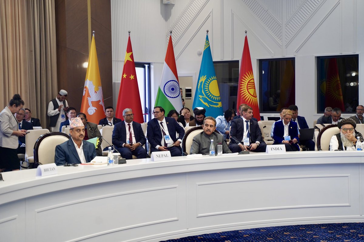 gslep_program's tweet image. 🐾🗻From the peaks of the Tien Shan to the steppes of the Pamirs — Kyrgyzstan proudly hosted the IX Steering Committee Meeting of the Global Snow Leopard &amp;amp; Ecosystem Protection Program (GSLEP) on June 5–6, 2025, in beautiful Cholpon-Ata 🇰🇬
#GSLEP #SnowLeopard