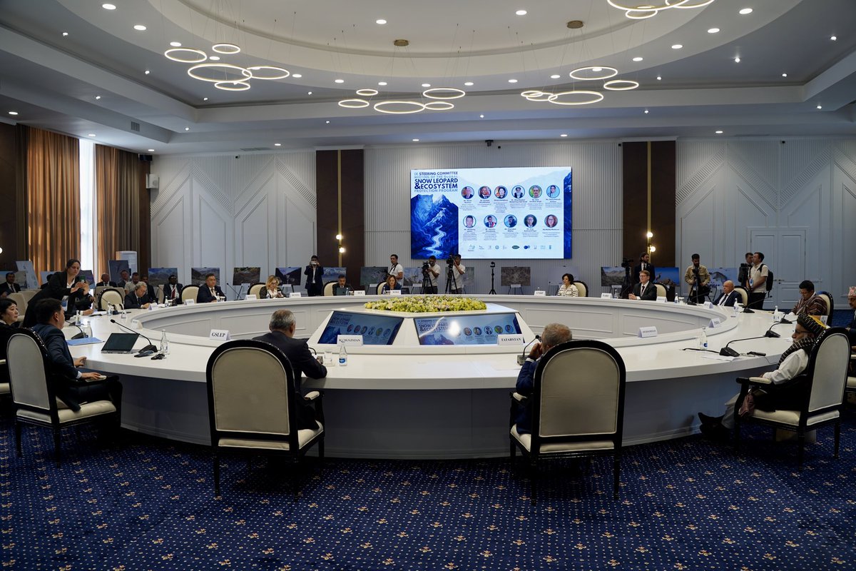 gslep_program's tweet image. 🐾🗻From the peaks of the Tien Shan to the steppes of the Pamirs — Kyrgyzstan proudly hosted the IX Steering Committee Meeting of the Global Snow Leopard &amp;amp; Ecosystem Protection Program (GSLEP) on June 5–6, 2025, in beautiful Cholpon-Ata 🇰🇬
#GSLEP #SnowLeopard