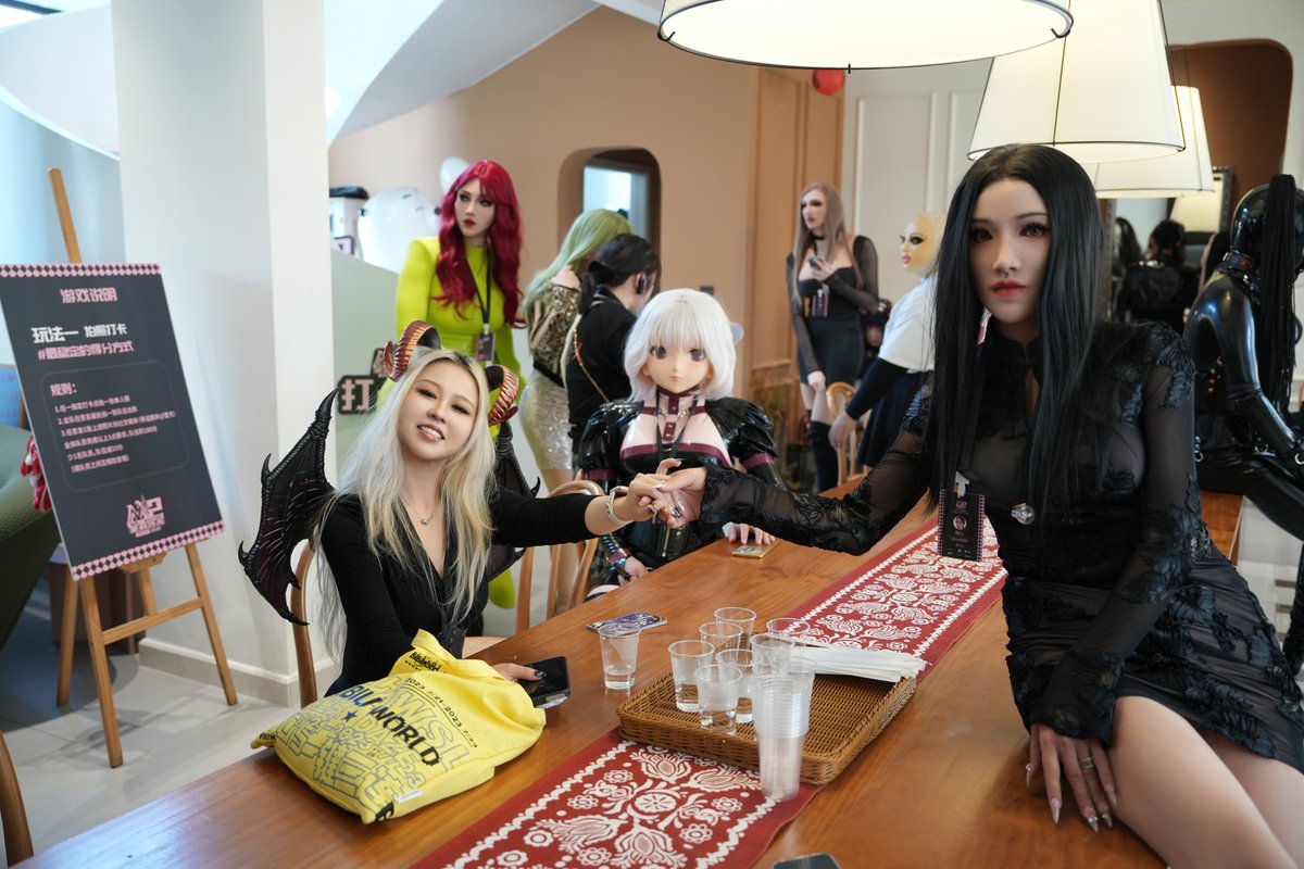 manaminanase's tweet photo. Weenkend "lovers".
At #molimeetup2
.
#linglong #molly2 #molis #femalemasker #molifx https://t.co/6fyXk8BnA3