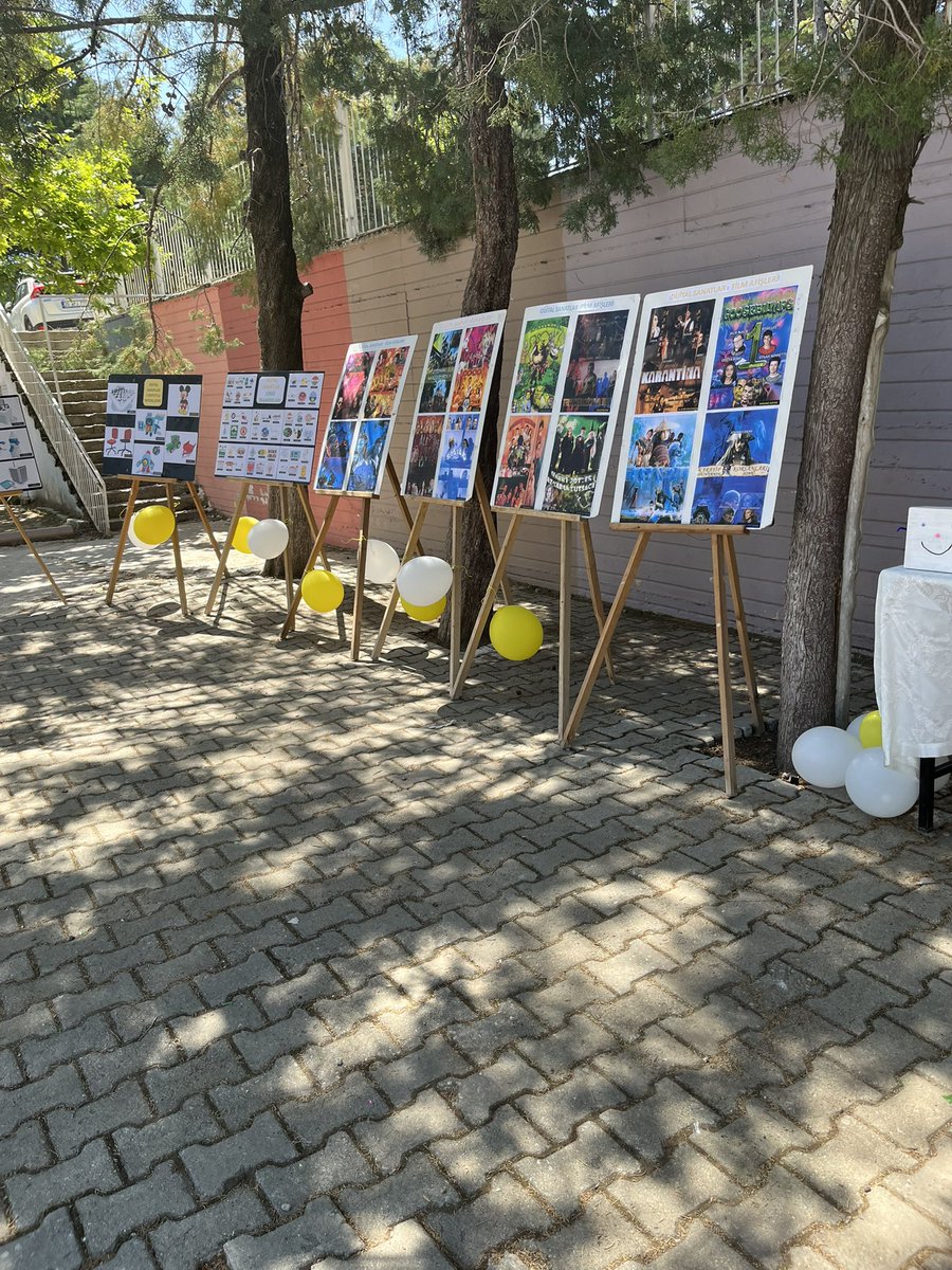 kale_ybo's tweet photo. Okulumuzda sene  sonu Görsel Sanatlar ve Bilişim Teknolojileri alanlarında okul sergisi düzenlendi. Emeği geçen @SezerrK ve Pınar Sezgin öğretmenlerimize teşekkür ederiz.
@denizlimem @kalemem20 @emre_caliskan @totak2066 https://t.co/U9I4pLkGKk