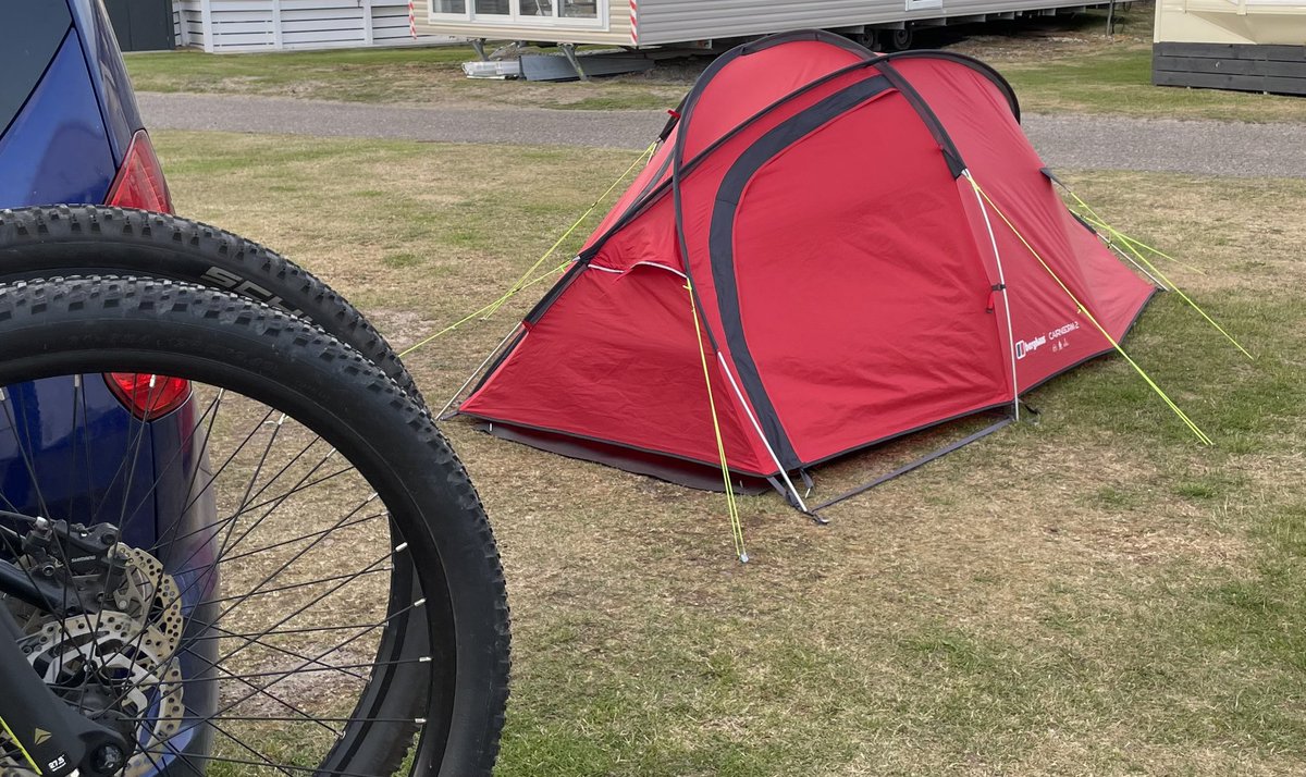 jxbruce's tweet image. after 4 nights in tent in wind, a camping pod feels like The Savoy