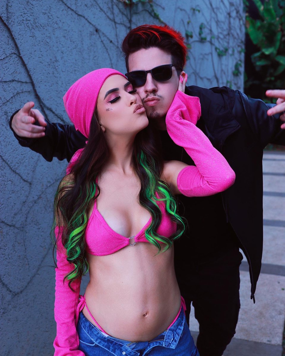 funBABE's tweet photo. feliz aniversário pro MEU NOIVO 😭😭😭😭😭😭😭 te amo amorrrrrrrrrrrrrrrr (a mesma foto de sempre pq eu amo essa) https://t.co/mIjOG5OlsS