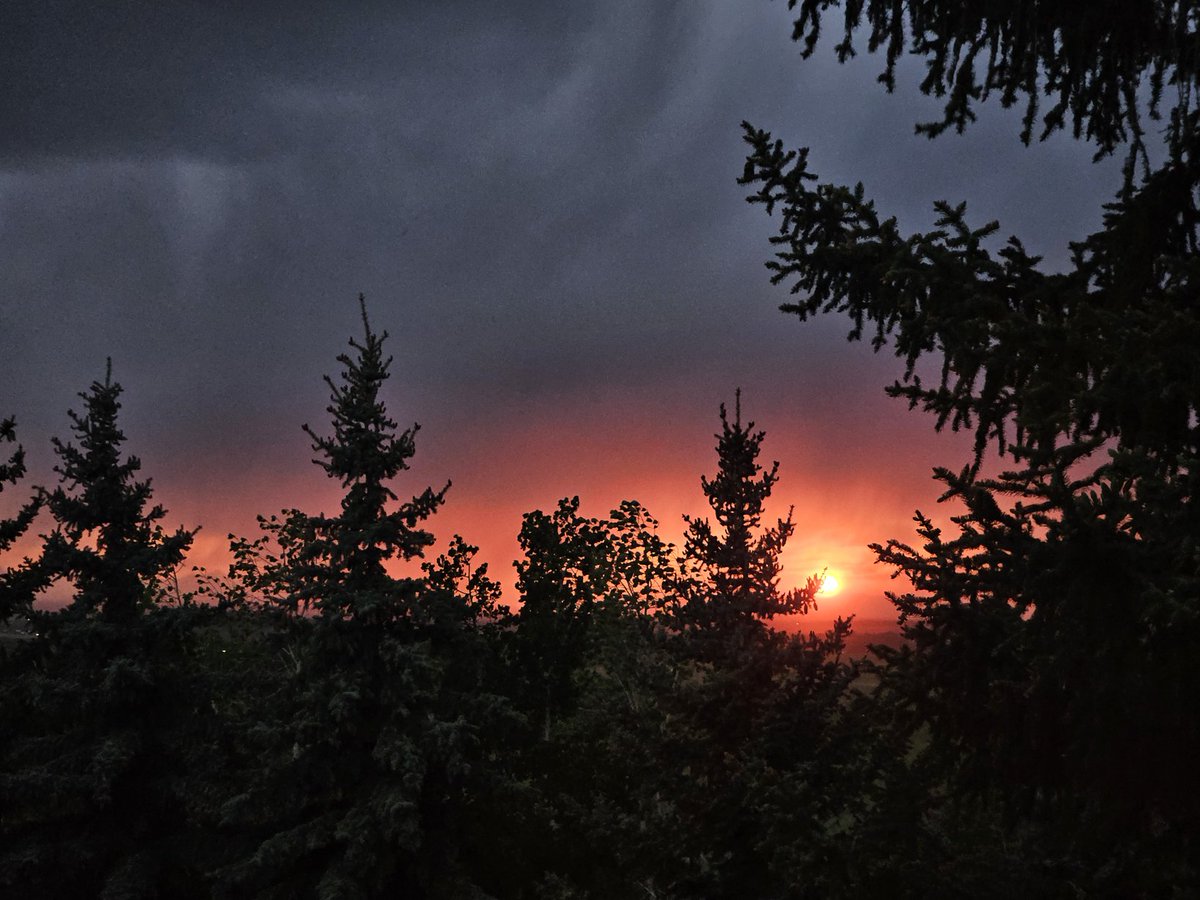 Amazing Calgary sunsets. Helped by smoke from the fires.