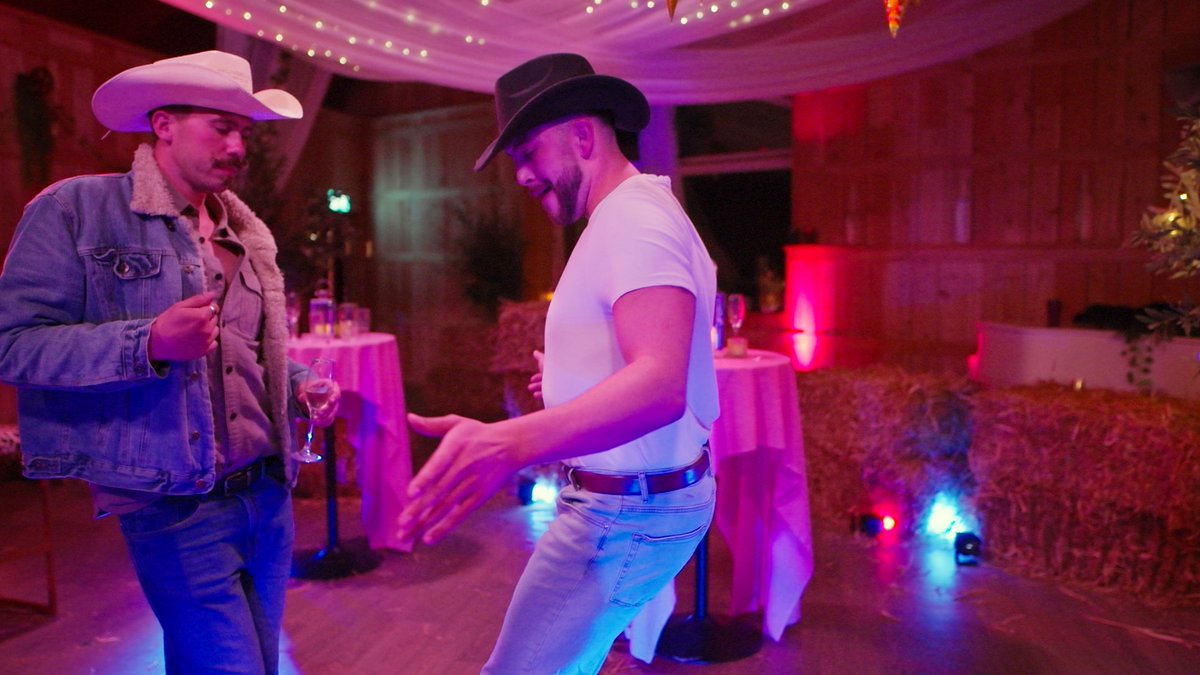 4Viewers's tweet photo. Tom and Lauren want to open up their relationship, but will Tom's stage-fright stop him rising to the occasion? Find out tonight at 10pm on @Channel4 - #OpenHouse #TheGreatSexExperiment https://t.co/ZCmunJNbGs