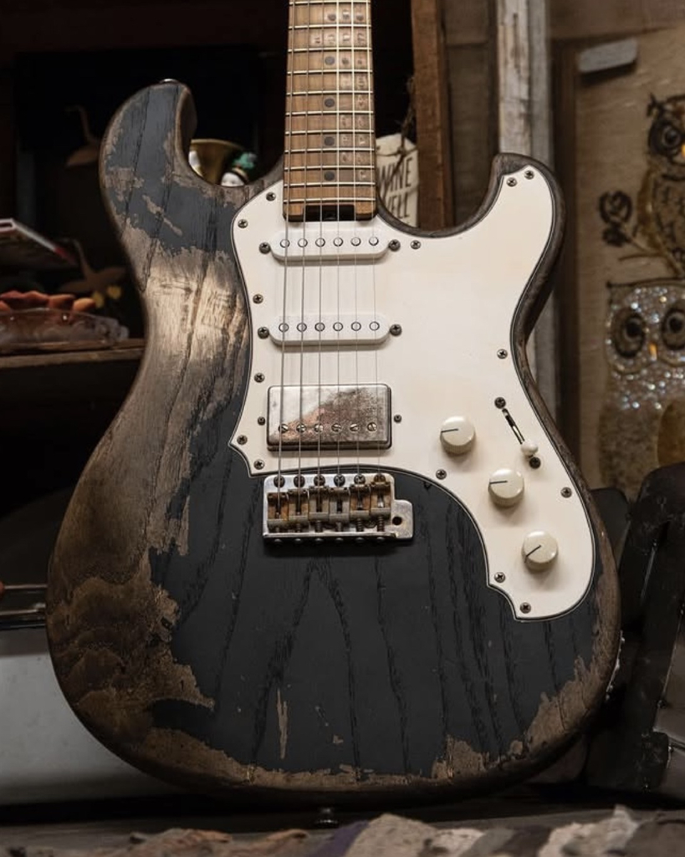 Throwback Thursday. Still hits.

You into this vibe or nah?

#veritasguitars #throwbackthursday #relic