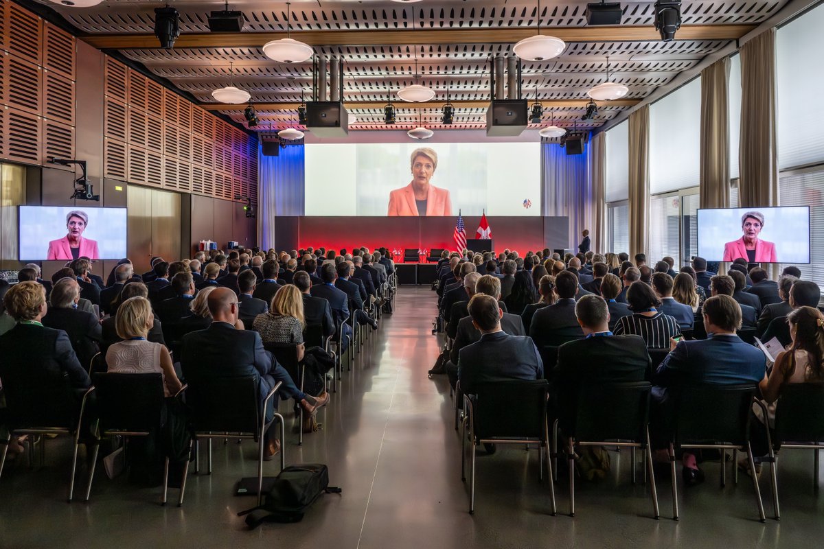SwissAmbUSA's tweet image. What a pleasure to take part in the @AmSwissFound Annual Leadership Summit @SwissRe Centre for Global Dialogue as a former Young Leader, and to celebrate the strong & enduring ties between our countries. Thank you @AmSwissFound, for your impact and critical role in🇨🇭🇺🇸 relations.