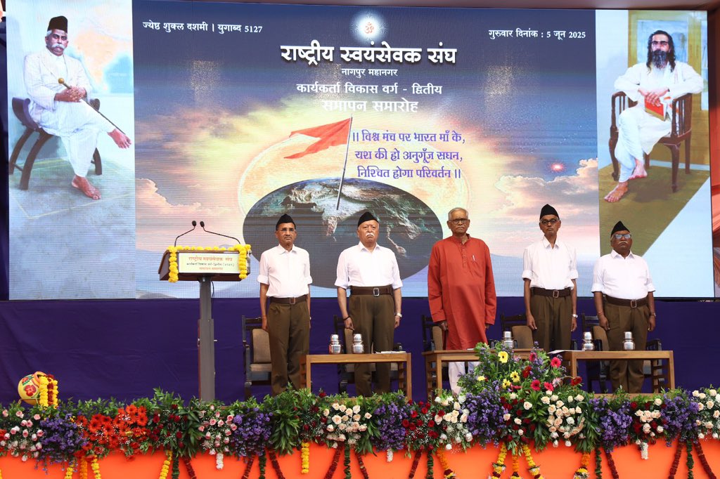chanakyashukla's tweet photo. “हमें अपनी सुरक्षा के मामले में ‘स्व’ निर्भर होना चाहिए।” - पू. सरसंघचालक जी 
#RSSNagpurVarg https://t.co/Hy7CqaSltQ