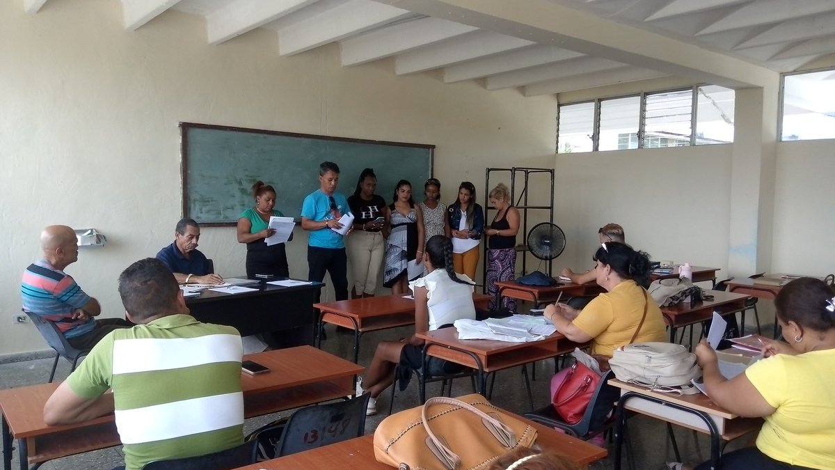 En desarrollo ejercicios finales sobre economía política en el Curso de Entrenamiento de Cuadros y Reservas en la Facultad del <a href="/PartidoPCC/">Partido Comunista de Cuba</a> en #Matanzas Con un enfoque multidisciplinario, estos jóvenes defienden su papel en la transformación de sus territorios #MatanzasXCuba