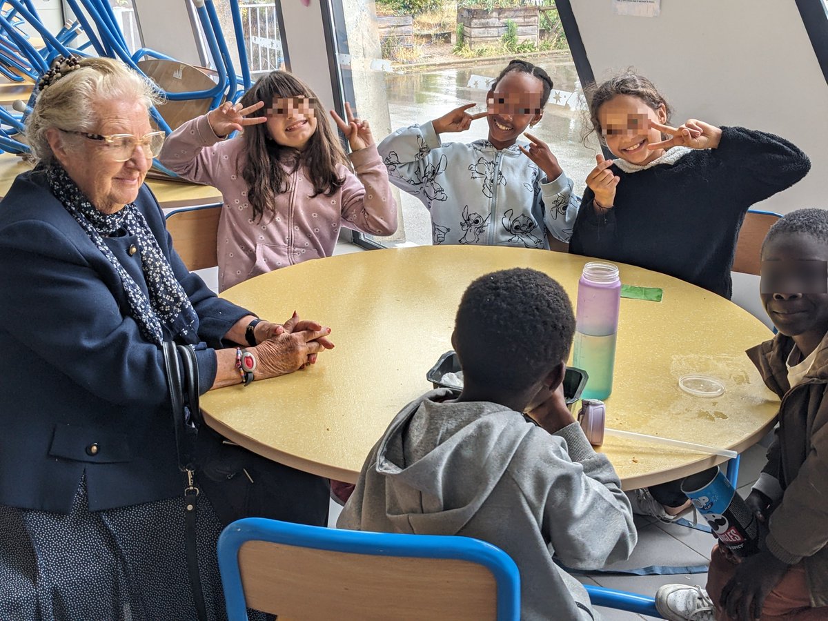 Périscolaire Nantes Léo Lagrange Animation (@llo_nantes) on Twitter photo Des invitées pas comme les autres ce midi au #périsco Dervallières-Chézine !
6 personnes âgées ont partagé repas et animations avec les #enfants, dans le cadre d'un projet avec ORPAN 💬
Un bon moment de lien #intergénérationnel, reconduit l’an prochain !
<a href="/nantesfr/">Ville de Nantes</a> <a href="/LL_Ouest/">Léo Lagrange Animation (Ouest)</a> Des invitées pas comme les autres ce midi au #périsco Dervallières-Chézine !
6 personnes âgées ont partagé repas et animations avec les #enfants, dans le cadre d'un projet avec ORPAN 💬
Un bon moment de lien #intergénérationnel, reconduit l’an prochain !
<a href="/nantesfr/">Ville de Nantes</a> <a href="/LL_Ouest/">Léo Lagrange Animation (Ouest)</a>