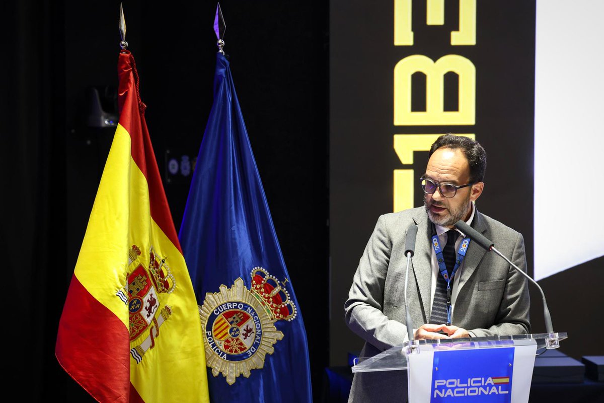 SE Telecomunicaciones e Infraestructuras Digitales (@setelecogob) on Twitter photo Hoy, el SE visita <a href="/PoliciaEscuela/">Escuela Nacional de Policía 🇪🇸</a> y clausura #C1b3rwall2025, centrada en la lucha contra la ciberdelincuencia.
🗣️ Solo con una sociedad informada y preparada podremos hacer frente a los desafíos del entorno digital
¡Gracias a los que trabajáis por un ciberespacio más seguro! 💪 Hoy, el SE visita <a href="/PoliciaEscuela/">Escuela Nacional de Policía 🇪🇸</a> y clausura #C1b3rwall2025, centrada en la lucha contra la ciberdelincuencia.
🗣️ Solo con una sociedad informada y preparada podremos hacer frente a los desafíos del entorno digital
¡Gracias a los que trabajáis por un ciberespacio más seguro! 💪