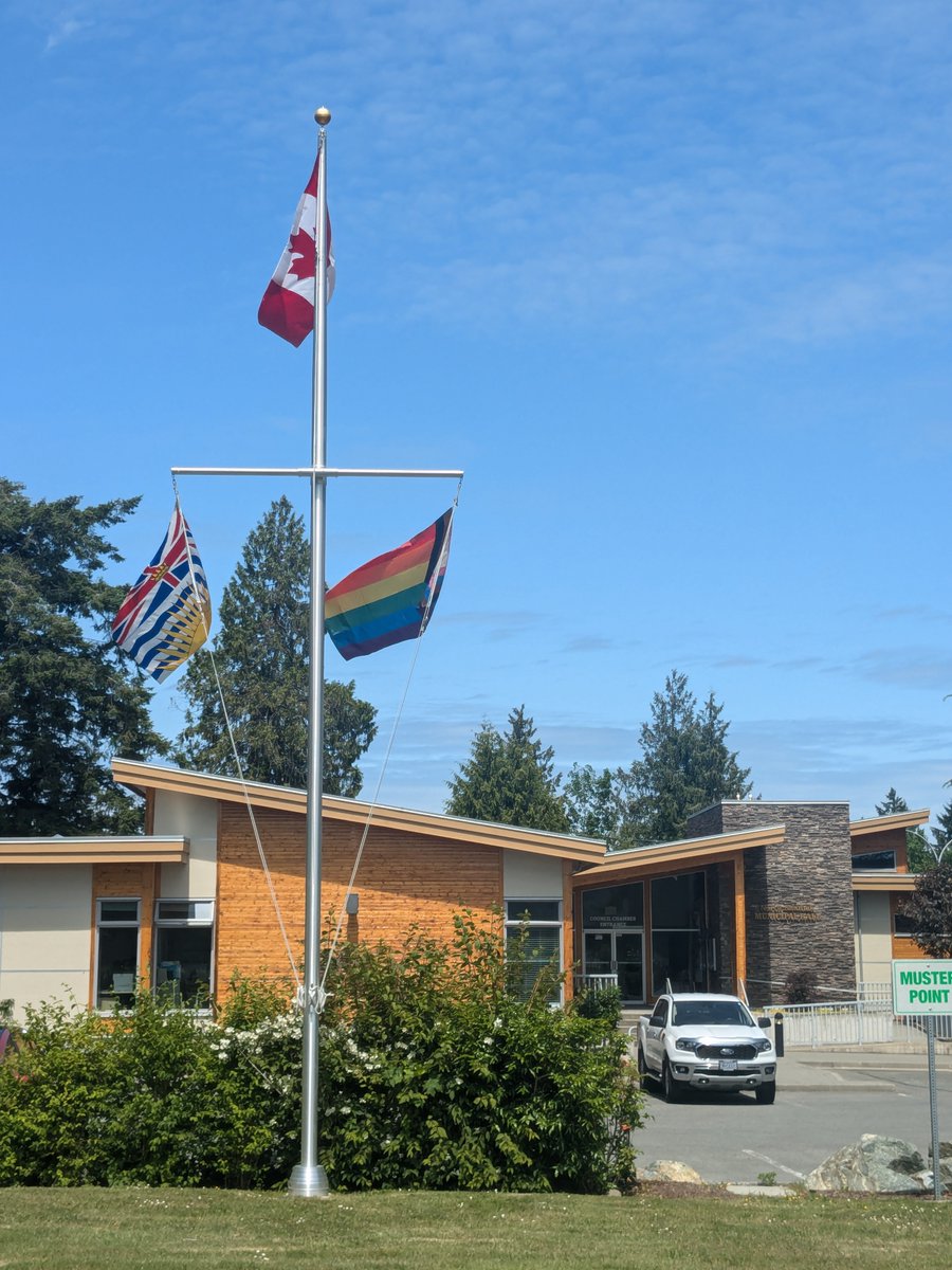 🌈 Happy Pride Month, North Saanich! The Pride flag is up at Municipal Hall to support &amp; celebrate the  2SLGBTQIA+ community

🎉 June 14 - seasidemagazine.ca/sidney-pride-f…
🍺 June 14 - smallgods.ca/blogs/news/che…

Victoria Pride Parade &amp; Festival: victoriapridesociety.org/pride-2025