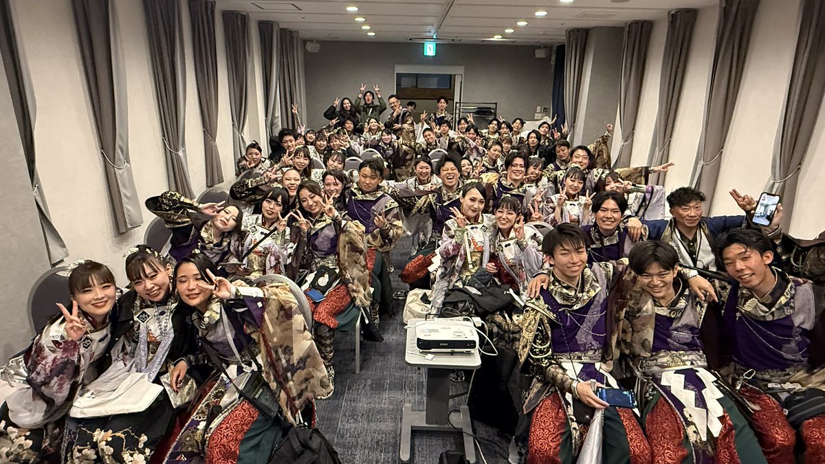 札幌YOSAKOI&ダンスチーム『BASARA-覇砂羅-』陰陽師|大学生〜社会人-蝦夷国- (@basaraorg) on Twitter photo 演舞後には、明日からの演舞に向けて作戦会議。
どんな3日間になるか、、、楽しみですね。
そして本日から、札幌メンバーはもちろん、仙台メンバーも一部合流!!!
明日から合流のメンバーも多数います!
みんなで全力で駆け抜けましょう🔥
<a href="/basara_sendai/">仙台YOSAKOIチーム-BASARA- 覇砂羅|山形福島大崎石巻登米</a>
#BASARA
#YOSAKOIソーラン 演舞後には、明日からの演舞に向けて作戦会議。
どんな3日間になるか、、、楽しみですね。
そして本日から、札幌メンバーはもちろん、仙台メンバーも一部合流!!!
明日から合流のメンバーも多数います!
みんなで全力で駆け抜けましょう🔥
<a href="/basara_sendai/">仙台YOSAKOIチーム-BASARA- 覇砂羅|山形福島大崎石巻登米</a>
#BASARA
#YOSAKOIソーラン
