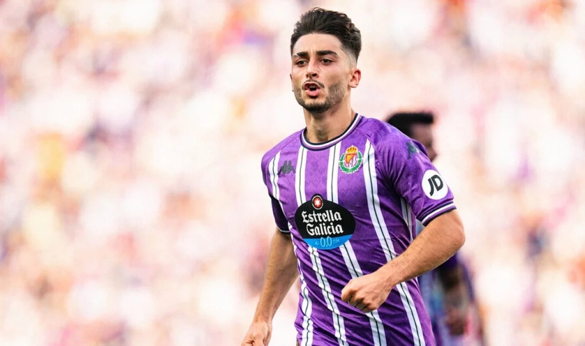 ➡️ El Valencia ha llamado al Valladolid para saber por cuanto podría salir Raúl Moro

🔙 En invierno lo tenían vendido al Ajax por 10M, al final no lo vendieron

👀 El VCF espera sacarlo por algo menos tras el descenso

Via <a href="/ThauvinVCF/">A🦇</a>

x.com/ThauvinVCF/sta…