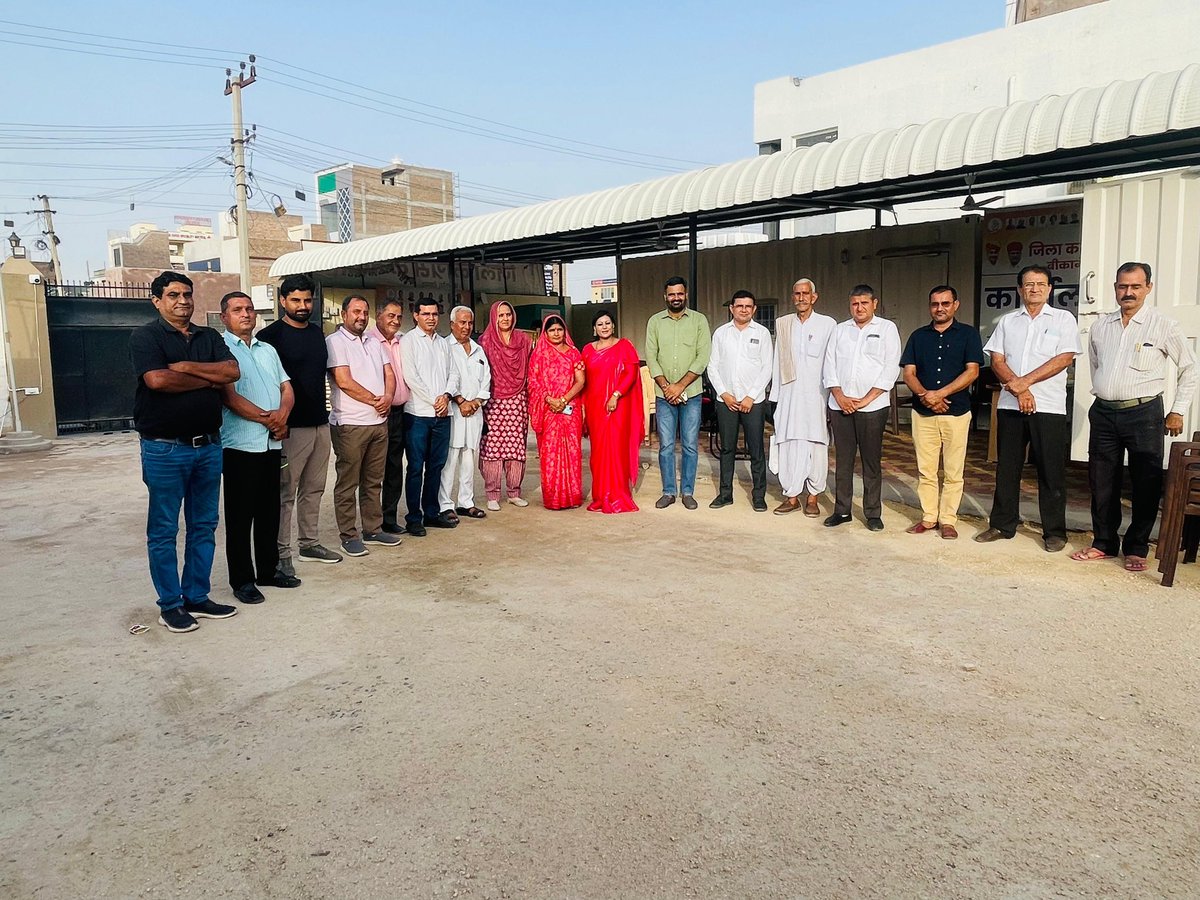 राजनीति में महिलाओं की भागीदारी किसी भी लोकतंत्र की मजबूती का प्रतीक है। आज जिला कांग्रेस कार्यालय में नवनियुक्त महिला कांग्रेस प्रदेश उपाध्यक्ष श्रीमती सुशीला जी सिंवर, प्रदेश महासचिव नीरू जी चौधरी, बीकानेर महिला देहात जिलाध्यक्ष शांति जी बेनीवाल का स्वागत सम्मान समारोह आयोजित