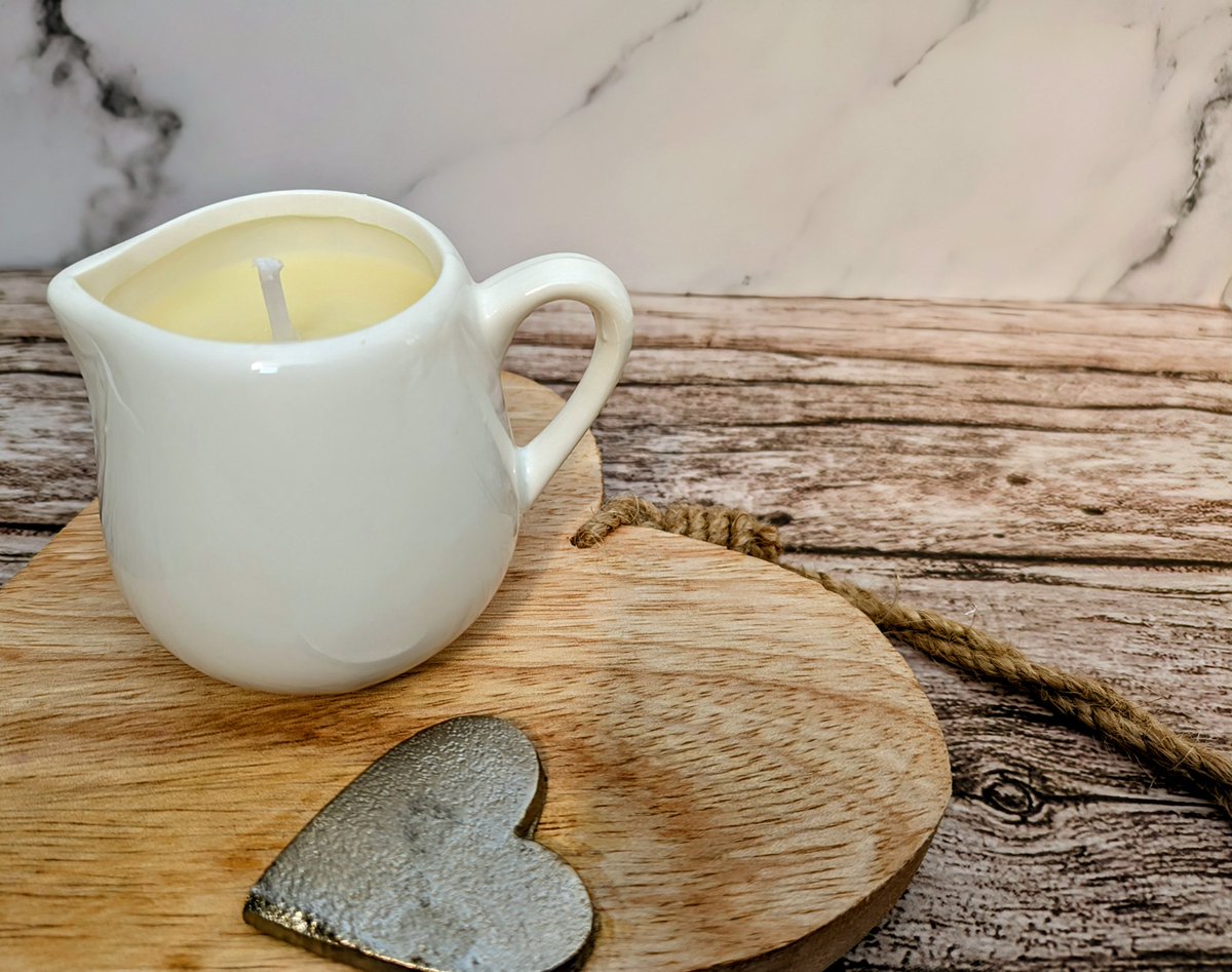 Lozbunneh's tweet image. Love candles but don't want the same old scents? Or know someone who does!
We have a range of sweet, floral (woody scents coming soon!) as well as skin and aromatherapy candles and wax melts all made with soy wax!
Check out my website, free UK shipping!
lozziebeancandles.co.uk