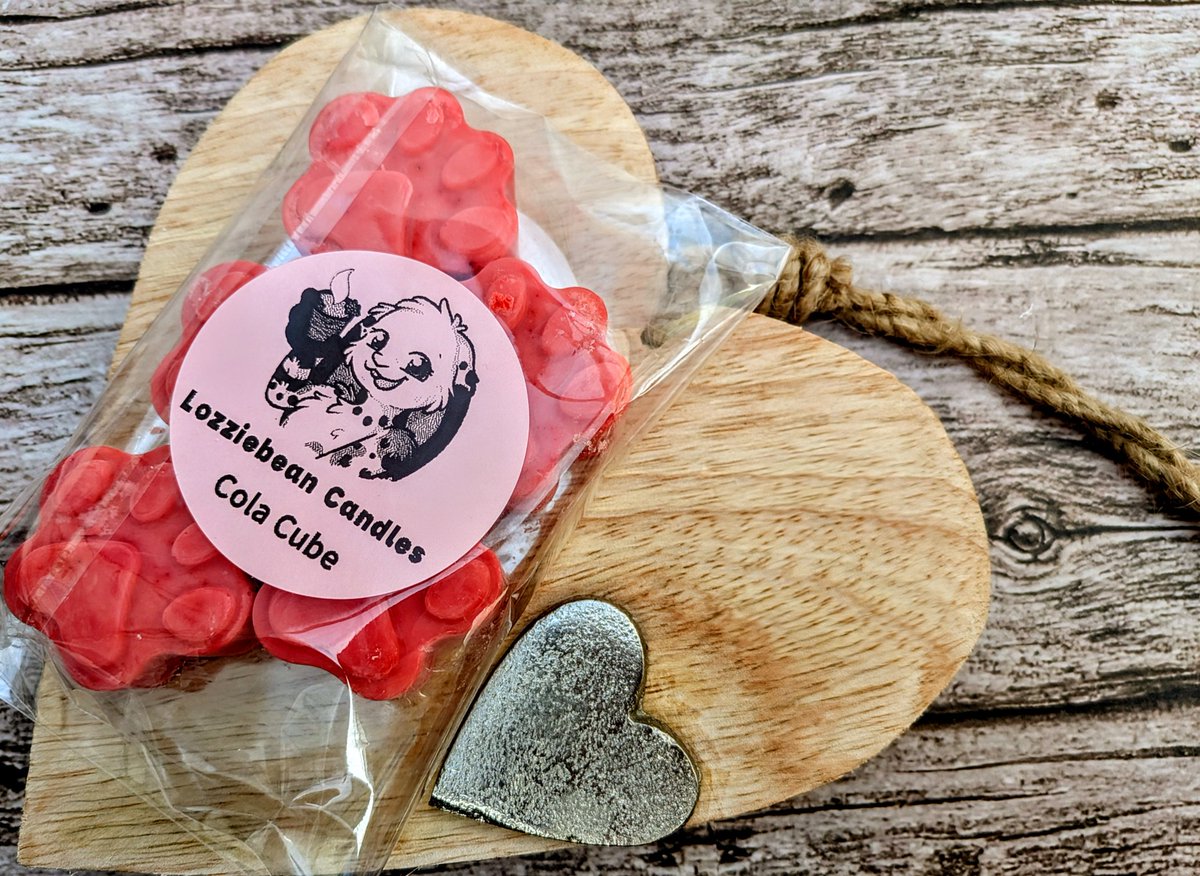 Lozbunneh's tweet image. Love candles but don't want the same old scents? Or know someone who does!
We have a range of sweet, floral (woody scents coming soon!) as well as skin and aromatherapy candles and wax melts all made with soy wax!
Check out my website, free UK shipping!
lozziebeancandles.co.uk