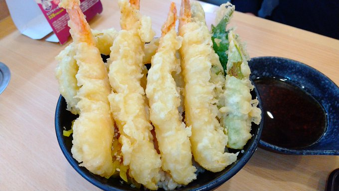 昨日(もう一昨日だけど)は
粗大ゴミを出しに車を出して貰ったお返しに
父にかっぱ寿司でご飯を奢って来ました( '∀`)
お寿司屋さんだけど天ぷらが食べたかったらしく天丼食べてたw
(かっぱ寿司の天ぷら美味しいので気持ちはわかるw)

久しぶりに一緒にご飯食べて世間話して
父、結構喜んでたw 