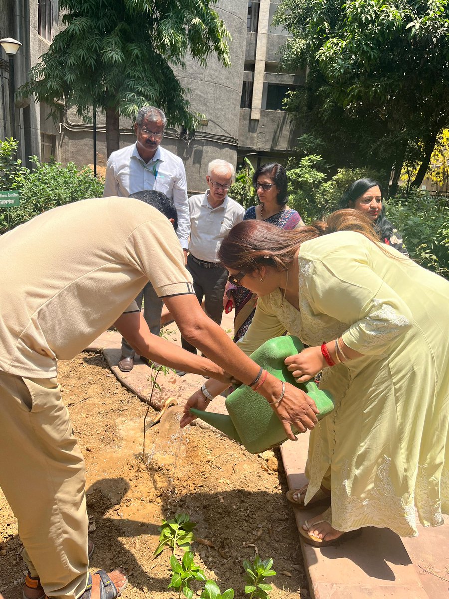 Devayaasociety's tweet photo. Devayaa Society stands for a greener tomorrow. This World Environment Day, let’s nurture nature together. 🌍💚 https://t.co/qtw4C1On8J