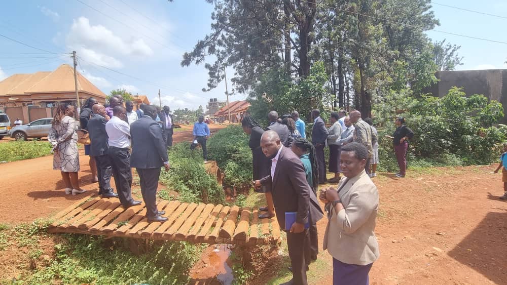 Uganda High Commission Nairobi (@ugahicom) on Twitter photo A significant step for Busia! Uganda and Kenya concluded a joint bilateral meeting (June 3-5) focused on urban resilience to climate risks. Amb. Eunice Kigenyi recognised <a href="/UNDP/">UN Development</a>'s support. Both nations emphasised joint planning, flood control, and a transboundary project. A significant step for Busia! Uganda and Kenya concluded a joint bilateral meeting (June 3-5) focused on urban resilience to climate risks. Amb. Eunice Kigenyi recognised <a href="/UNDP/">UN Development</a>'s support. Both nations emphasised joint planning, flood control, and a transboundary project.