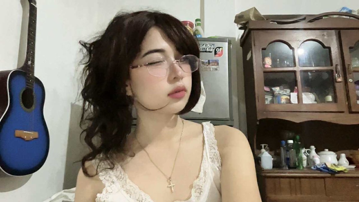 KazeshaiC's tweet photo. Ang hot ng baby ko huhu, What did I do to deserve such a perfect woman. https://t.co/UUwUj6sFPi