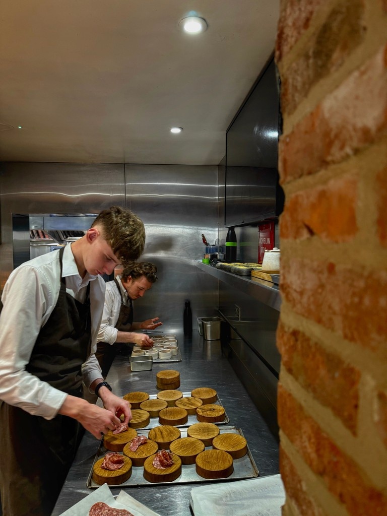 BTS - JUNE'S SUNDAY FEAST MENU

A behind-the-scenes look at our June Sunday Feast menu in action - featuring salt-aged roast rack of pork and something new with the option to add a cider braised pork shoulder stuffed Yorkshire pudding. 

 shorturl.at/KSjlW