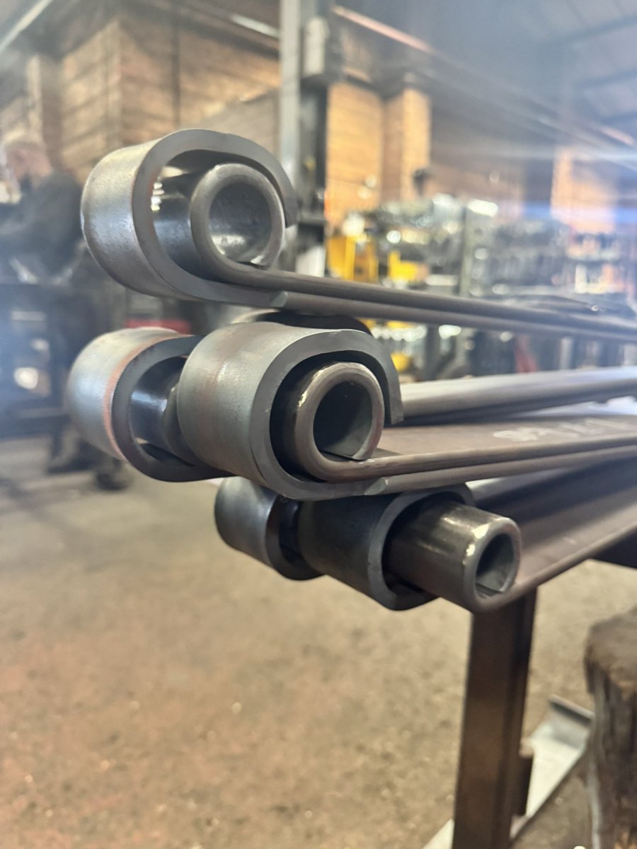 jonessprings's tweet photo. Land Rover main leaves rolled today https://t.co/Ze80MPRIxV