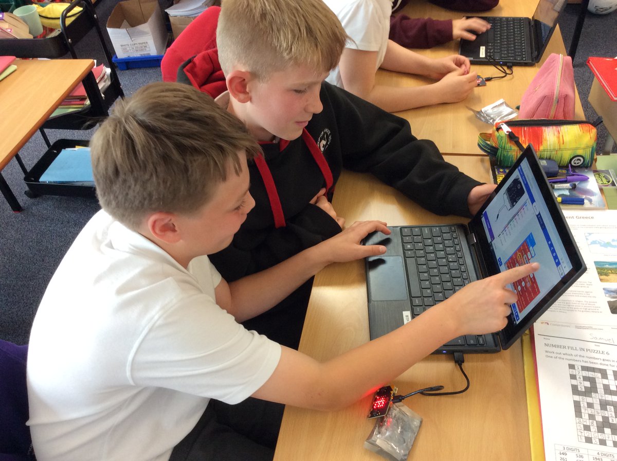 bishoptonprim's tweet image. Year 6 have been creating birthday badges adding coding 'strings' for additional displays and music! 🎂💻#bishoptonyear6 #bishoptoncomputing