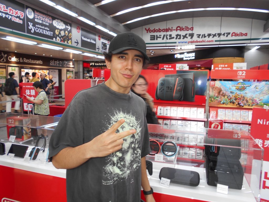 Roiereal's tweet image. fue bonito vivir el estreno de la Nintendo Switch 2 en Japón ❤️ 日本での Nintendo Switch 2 の発売を体験できてよかったです
