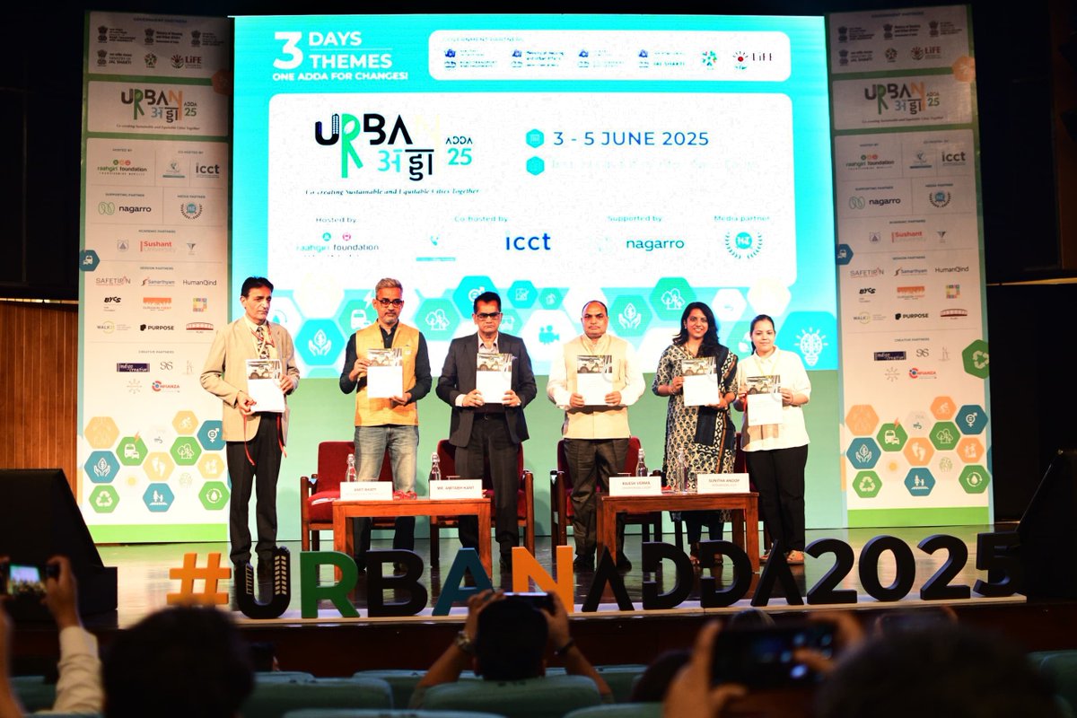 TheICCT_India's tweet image. 📢 #ResearchLaunch

On #WorldEnvironmentDay at #UrbanAdda 2025, @amitabhk87 , Rajesh Verma  @CAQM_Official @amitbhatt4u , @ansunitha &amp;amp; Namita Singh launched @TheICCT&apos;s new report &quot;Review of GHG Life-Cycle Assessments of Passenger Cars in India&quot; 

🔍Key factors impacting #GHG…