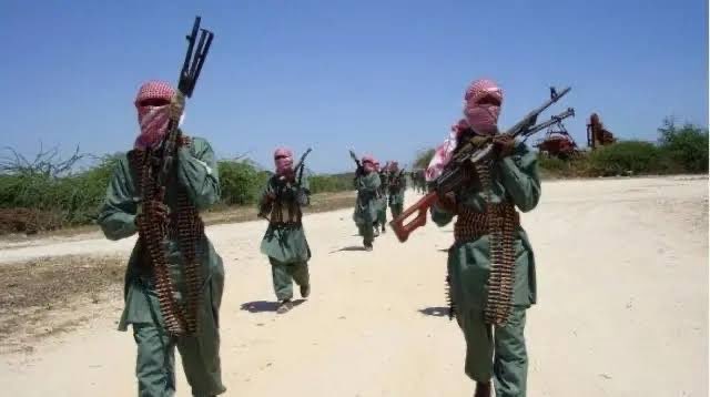 Suspected Terrorists Kill Two Police Escorts, Abduct Chinese National, Co-Worker In Kwara | Sahara Reporters bit.ly/3SFMYbP
