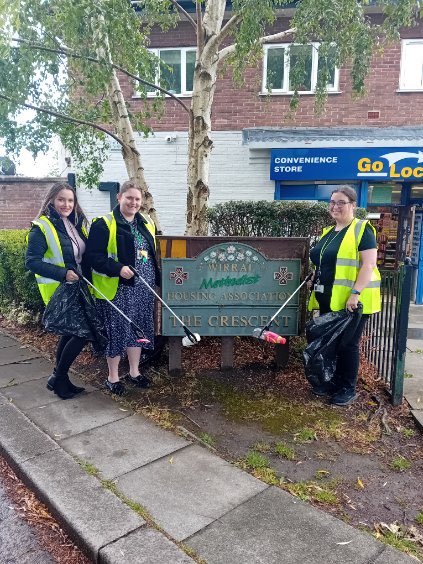 sandydavo's tweet photo. Litter pick with staff in Bebington.  @WMHALTD 
#WorldEnvironmentDay2025 https://t.co/PDsiF95g0G