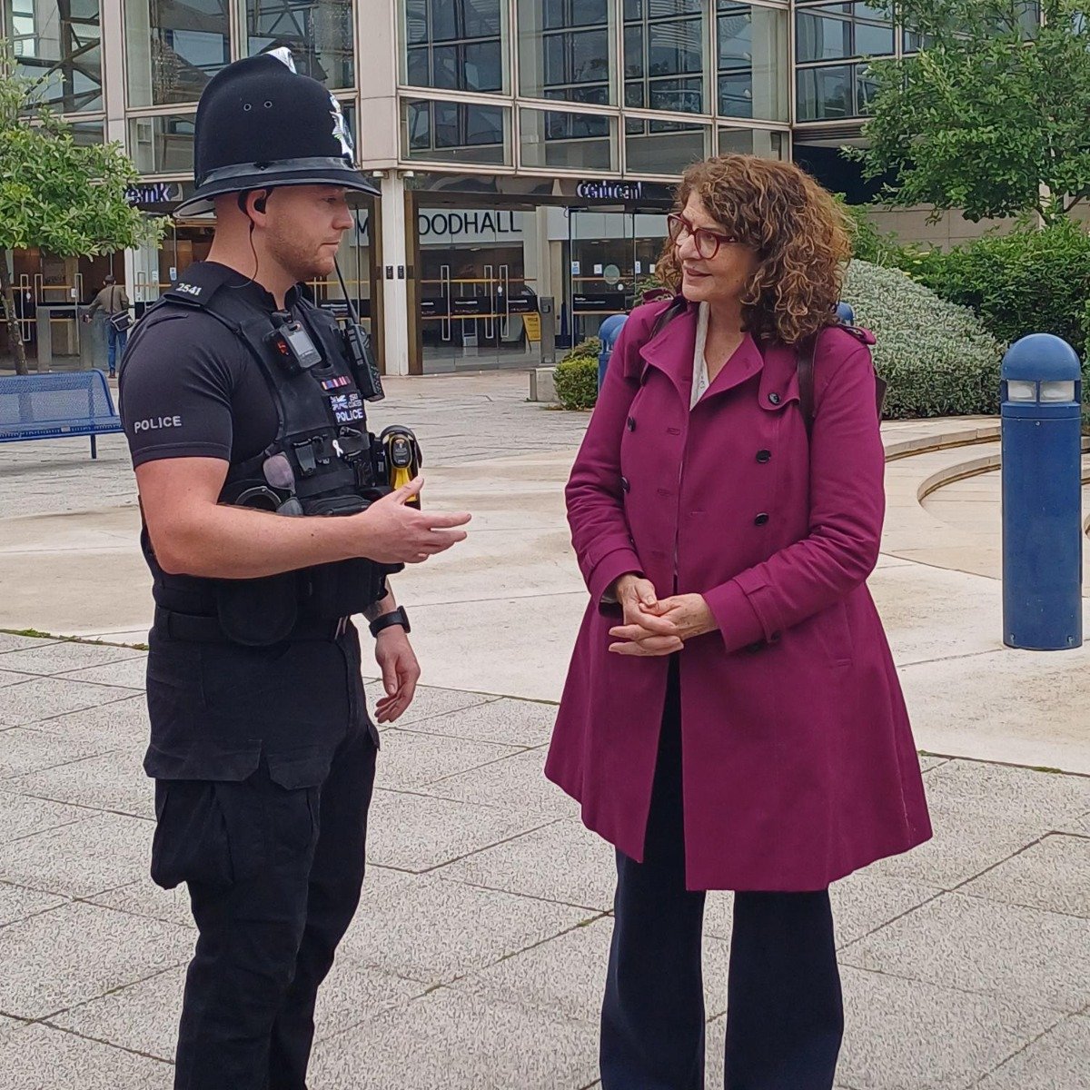Diana Johnson DBE MP π¬π§πΊπ¦π (@dianajohnsonmp) on Twitter photo Impressed to see our Neighbourhood Policing Guarantee in action with <a href="/ThamesVP/">Thames Valley Police</a> today.
Their dedicated business crime team is tackling retail crime head-on, with Β£6m funding delivering 68 more officers in neighbourhood policing roles for the forceΒ thisΒ year. Impressed to see our Neighbourhood Policing Guarantee in action with <a href="/ThamesVP/">Thames Valley Police</a> today.
Their dedicated business crime team is tackling retail crime head-on, with Β£6m funding delivering 68 more officers in neighbourhood policing roles for the forceΒ thisΒ year.